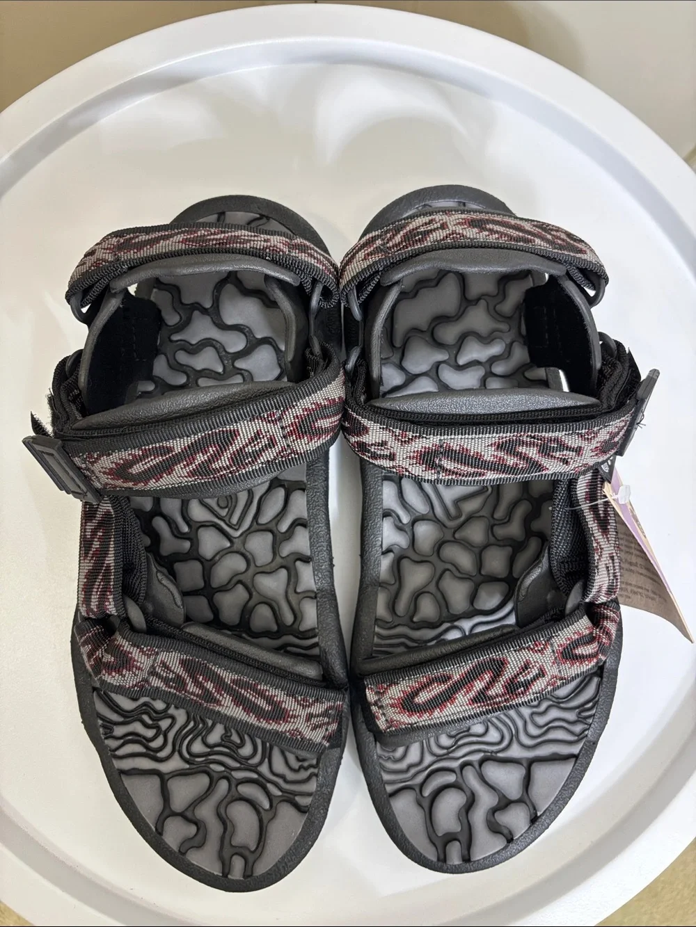 NWT Teva Men’s Gray Hurricane Sandals with Red-Patterned Straps Size 10